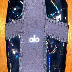 NWOT Rare ALO Sexy Yoga leggings with cool shiny material